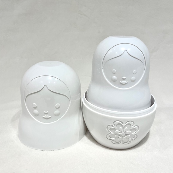 A Set of Six Nesting Measuring Cups – Nesting Dolls Design - Picture 11 of 14